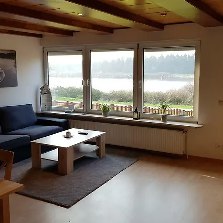 Mit Wunderschoenem Blick Auf Den Nord-ostsee-kanal Breiholz