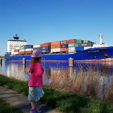 Mit Wunderschoenem Blick Auf Den Nord-ostsee-kanal Lägenhet Breiholz